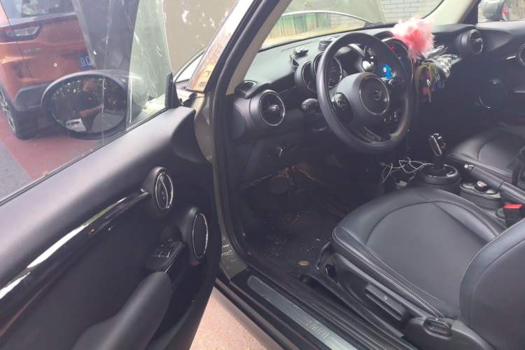 Used MINI 2020 1.5T ONE PLUS Driver Seat