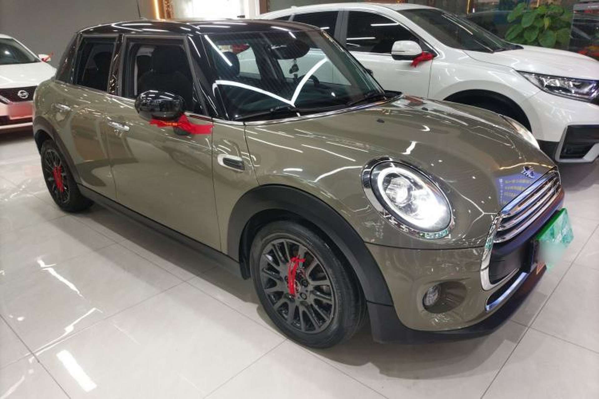 Used MINI 2020 1.5T ONE PLUS Five-Door Edition Front Right 45 Deg
