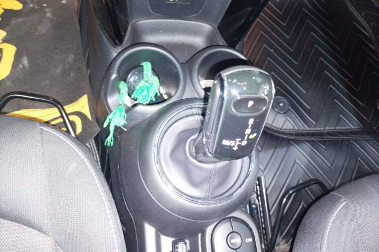 Used MINI 2020 1.5T ONE PLUS Five-Door Edition Gear Lever