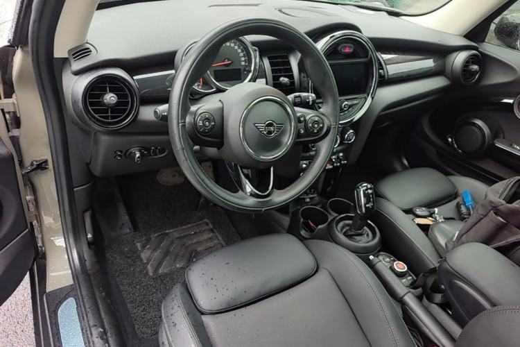 Used MINI 2020 1.5T COOPER Classic Edition Interior 2