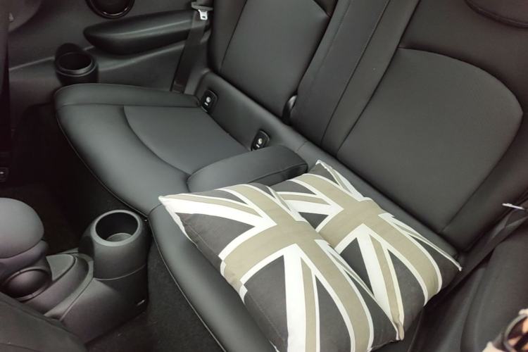 Used MINI 2020 1.5T COOPER Classic Edition Interior 4