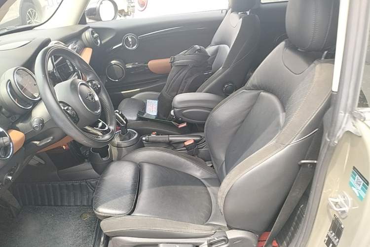Used MINI 2020 1.5T COOPER Artist Left Front Seat