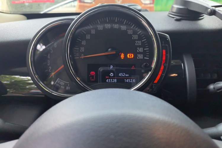 Used MINI 2020 1.5T ONE PLUS Odometer Close Up