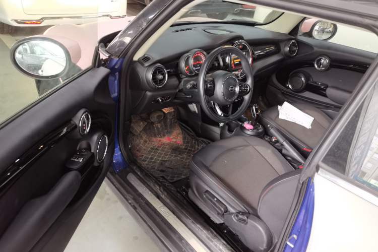 Used MINI 2020 1.5T ONE PLUS Driver Seat