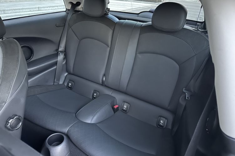 Used MINI 2020 1.5T COOPER Artist Interior 1