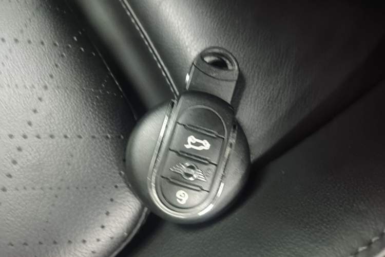 Used MINI 2020 1.5T COOPER Artist Interior 1