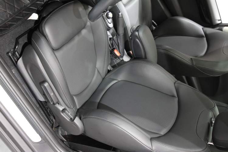 Used MINI 2020 1.5T COOPER Classic Edition Interior 10