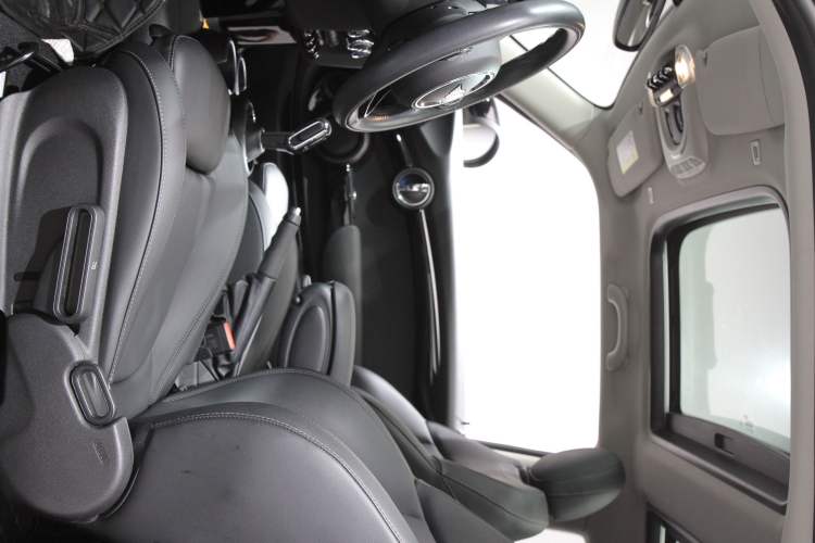 Used MINI 2020 1.5T COOPER Classic Edition Interior 11