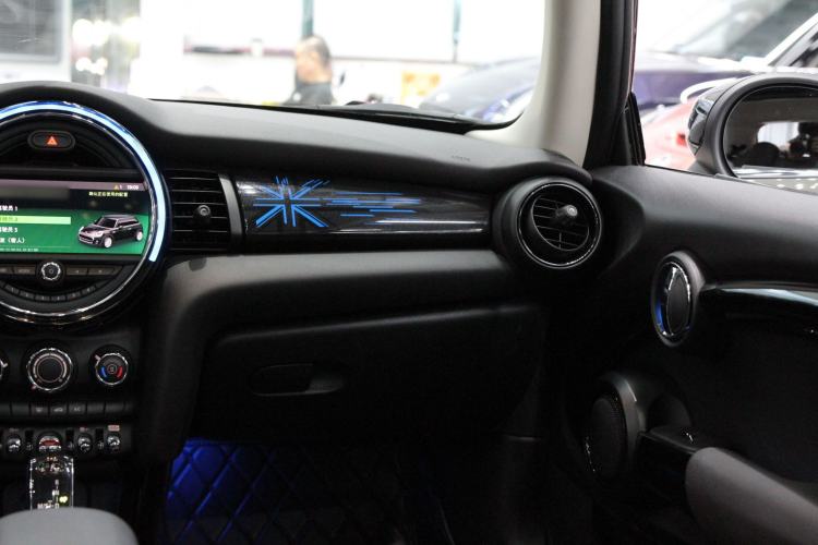 Used MINI 2020 1.5T COOPER Classic Edition Interior 12