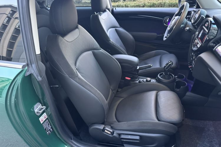 Used MINI 2020 1.5T COOPER Artist Interior 2