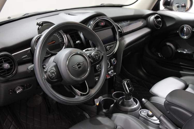 Used MINI 2020 1.5T COOPER Classic Edition Interior 2