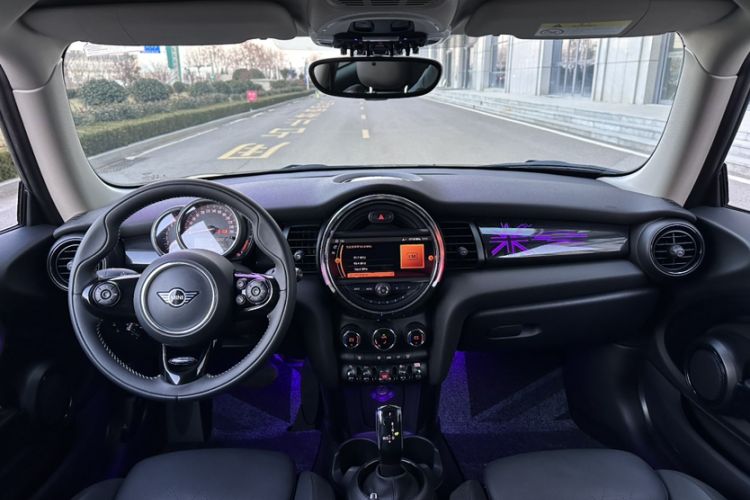 Used MINI 2020 1.5T COOPER Artist Interior 3