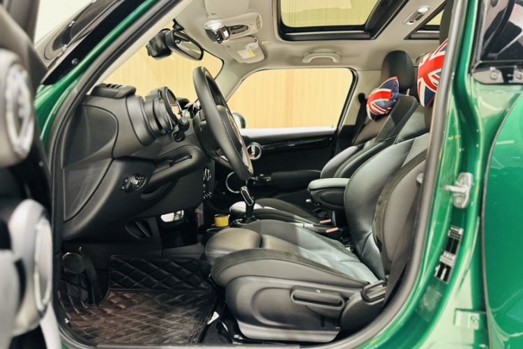 Used MINI 2020 1.5T COOPER Artist Five-Door Edition Interior 4