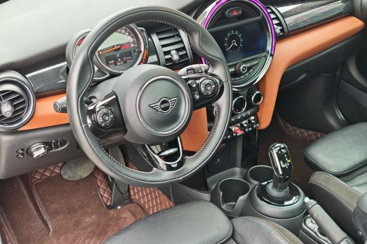 Used MINI 2020 1.5T COOPER Artist Interior 4