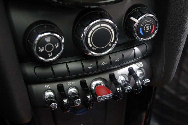 Used MINI 2020 1.5T COOPER Classic Edition Interior 5