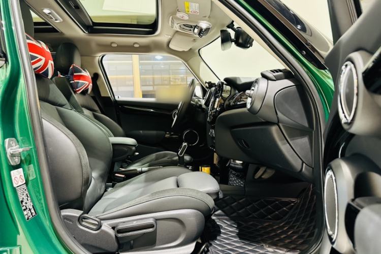 Used MINI 2020 1.5T COOPER Artist Five-Door Edition Interior 8