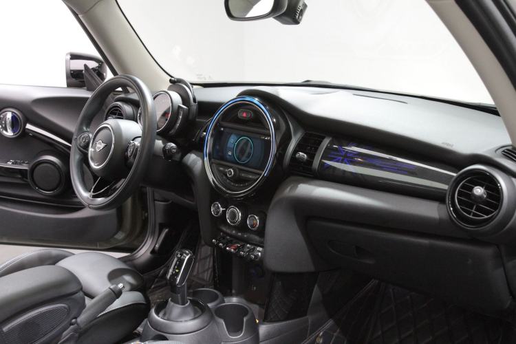 Used MINI 2020 1.5T COOPER Classic Edition Interior 8