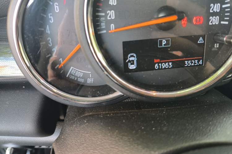 Used MINI 2020 1.5T COOPER Artist Odometer Close Up