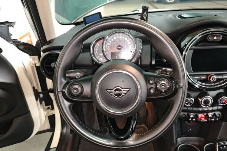 Used MINI 2020 1.5T ONE Five-Door Edition Steering Wheel