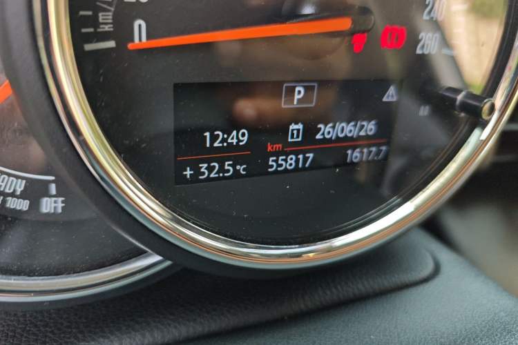 Used MINI 2020 2.0T COOPER S Classic Edition Odometer Close Up