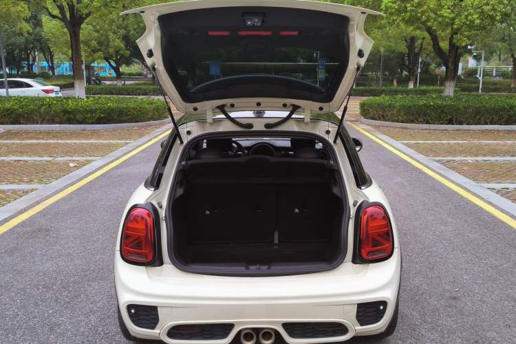 Used MINI 2020 1.5T COOPER Classic Edition Five-Door Version Exterior 4