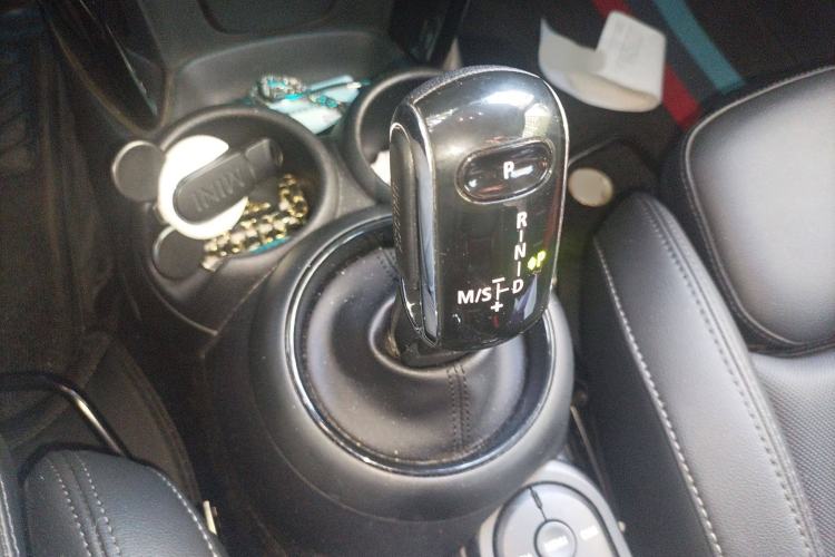 Used MINI 2020 1.5T COOPER Classic Edition Five-Door Version Gear Lever