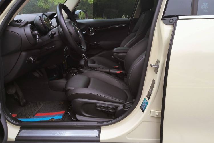 Used MINI 2020 1.5T COOPER Classic Edition Five-Door Version Interior 2