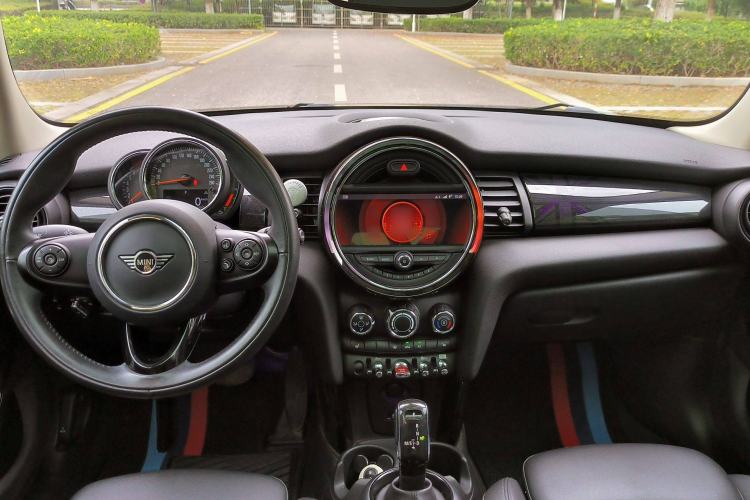 Used MINI 2020 1.5T COOPER Classic Edition Five-Door Version Interior 4