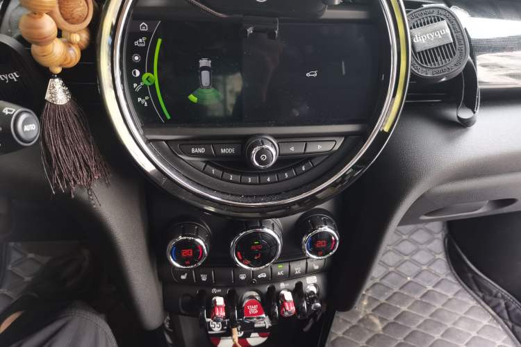 Used MINI 2020 1.5T COOPER Three-Door Midnight Red Limited Edition Audio And AC Panel