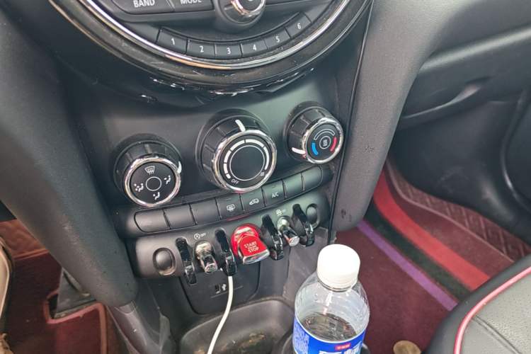 Used MINI 2020 1.5T ONE Five-Door Edition Audio And AC Panel