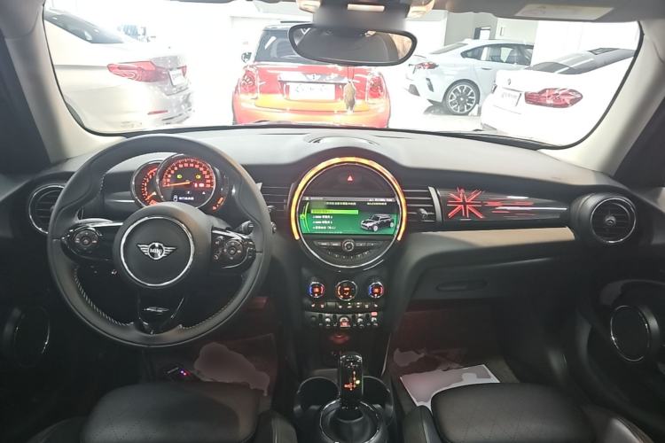 Used MINI 2020 1.5T COOPER Five-Door Midnight Red Limited Edition Center Console