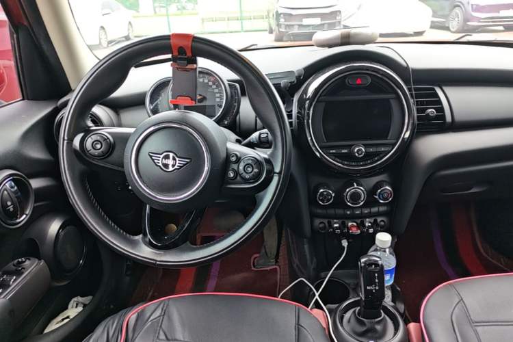 Used MINI 2020 1.5T ONE Five-Door Edition Center Console