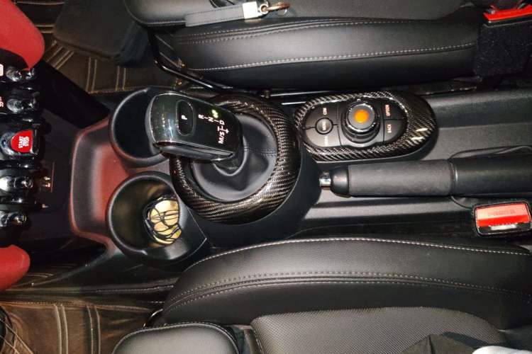Used MINI 2020 1.5T COOPER Classic Edition Five-Door Version Gear Lever
