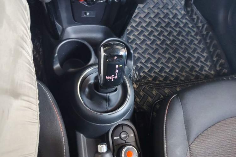 Used MINI 2020 1.5T ONE PLUS Gear Lever