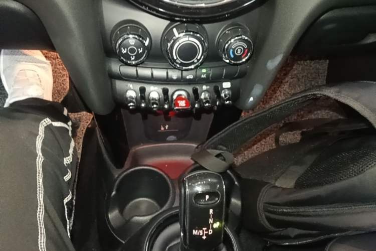 Used MINI 2020 1.5T COOPER Classic Edition Five-Door Version Gear Lever