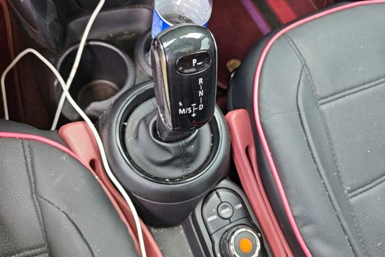 Used MINI 2020 1.5T ONE Five-Door Edition Gear Lever