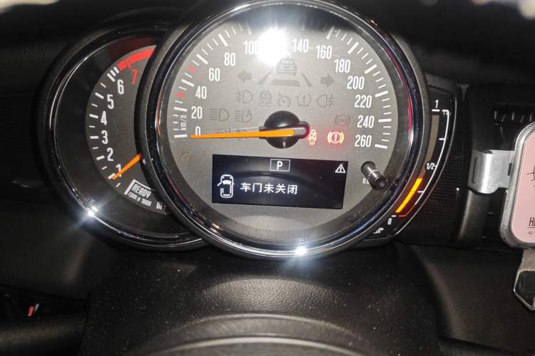 Used MINI 2020 1.5T COOPER Three-Door Midnight Red Limited Edition Instrument Cluster