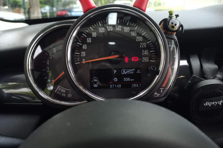 Used MINI 2020 1.5T COOPER Three-Door Midnight Red Limited Edition Instrument Cluster