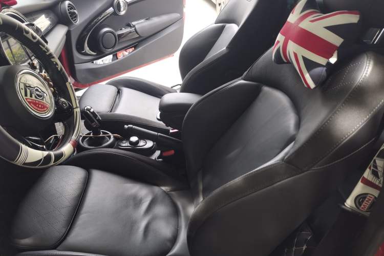 Used MINI 2020 1.5T COOPER Three-Door Midnight Red Limited Edition Left Front Seat