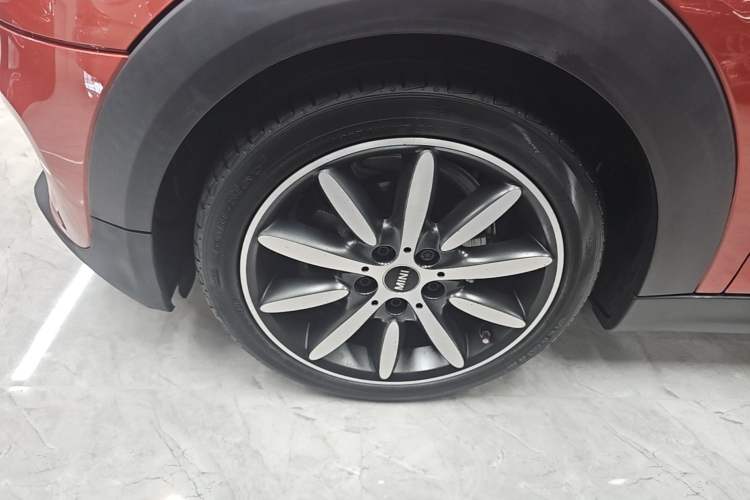 Used MINI 2020 1.5T COOPER Five-Door Midnight Red Limited Edition Left Front Wheel Hub