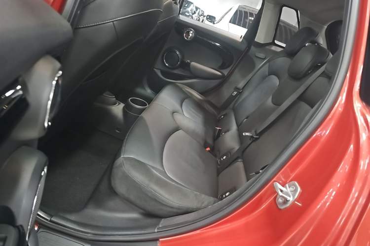 Used MINI 2020 1.5T COOPER Five-Door Midnight Red Limited Edition Left Rear Seat