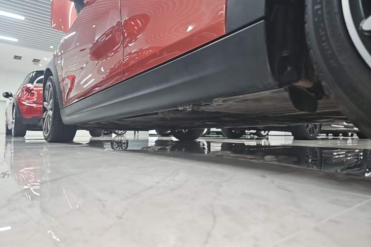 Used MINI 2020 1.5T COOPER Five-Door Midnight Red Limited Edition Left Side Sill