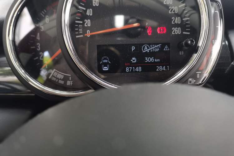 Used MINI 2020 1.5T COOPER Three-Door Midnight Red Limited Edition Odometer Close Up