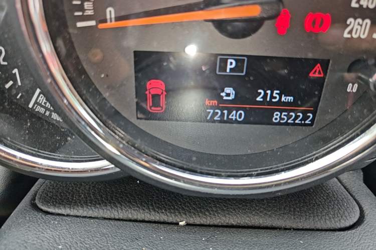 Used MINI 2020 1.5T ONE Five-Door Edition Odometer Close Up