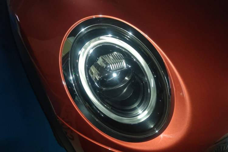 Used MINI 2020 1.5T COOPER Three-Door Midnight Red Limited Edition Right Front Headlight