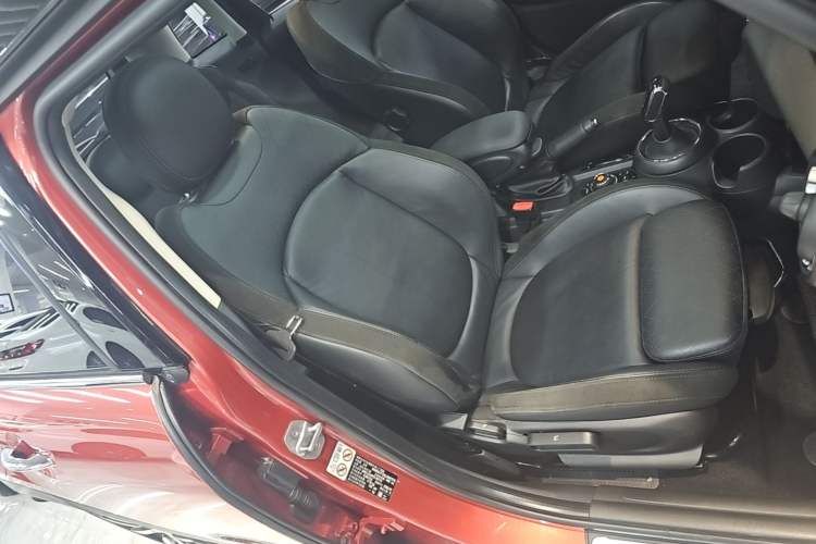 Used MINI 2020 1.5T COOPER Five-Door Midnight Red Limited Edition Right Front Seat