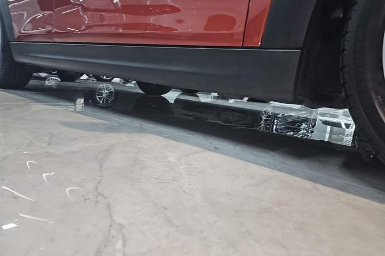 Used MINI 2020 1.5T COOPER Five-Door Midnight Red Limited Edition Right Side Sill