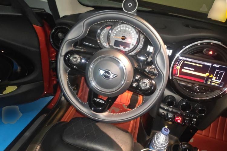 Used MINI 2020 1.5T COOPER Three-Door Midnight Red Limited Edition Steering Wheel
