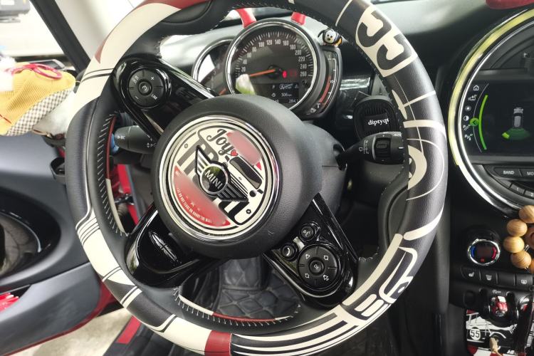Used MINI 2020 1.5T COOPER Three-Door Midnight Red Limited Edition Steering Wheel