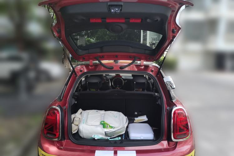 Used MINI 2020 1.5T COOPER Three-Door Midnight Red Limited Edition Trunk